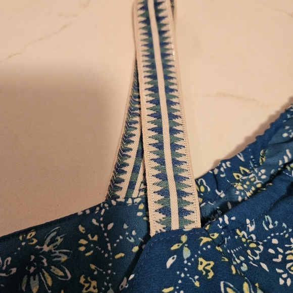 Cute peek shoulder top, teal with yellow and white floral pattern, size small - Picture 4 of 5